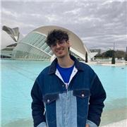 Profesor de Inglés imparte clases a niños jóvenes y adultos. De nivel intermedio